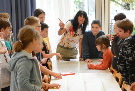 Közösen színezték ki a péntek délutánt az Arany János és a Hétvezér tanulói